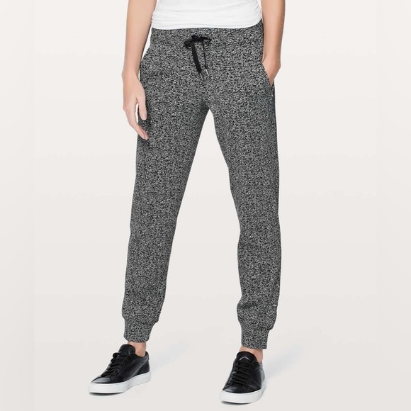 Lululemon Ready To Rulu Pant  29"
Reconnect Jacquard Luon White Black / … - Picture 2 of 9